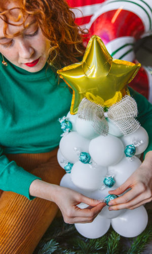 Abeto navideño con bombones para regalar en Navidad y sorprender con un detalle muy original que además se puede personalizar con el nombre del destinatario.